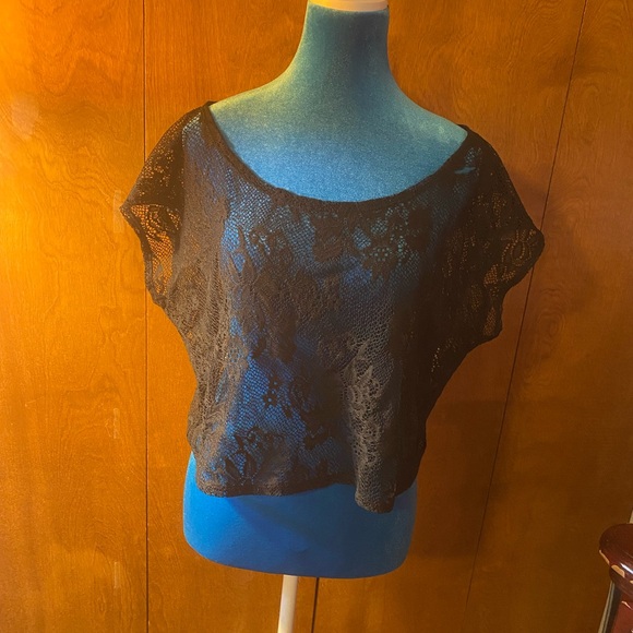 Chic Black Lace Crop Top - Picture 1 of 6